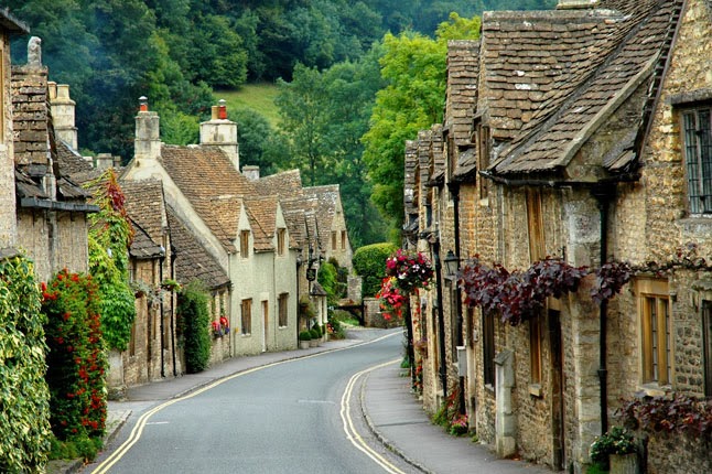 Rua de aldeia de Cotswolds