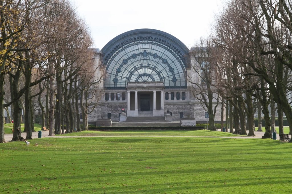 Construção no Parque do Cinquentenário em Bruxelas