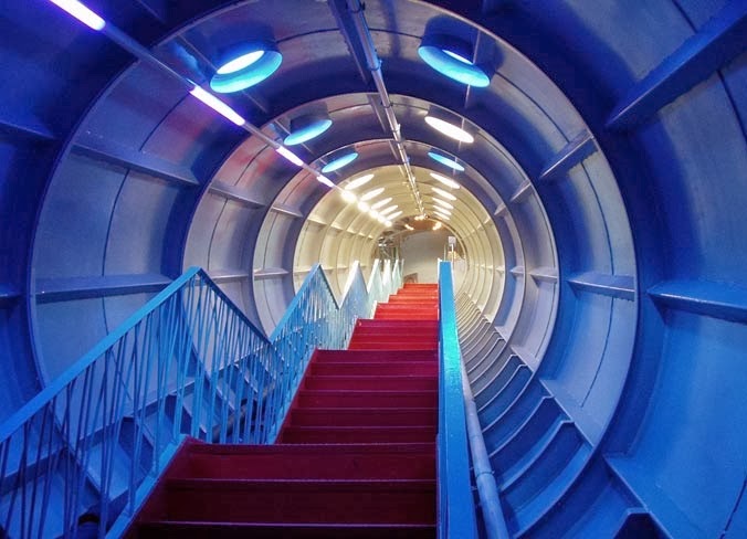 Interior do Atomium de Bruxelas na Bélgica