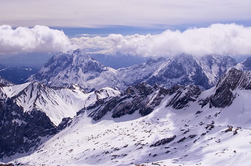 Neva na montanha Zugspitze na Alemanha