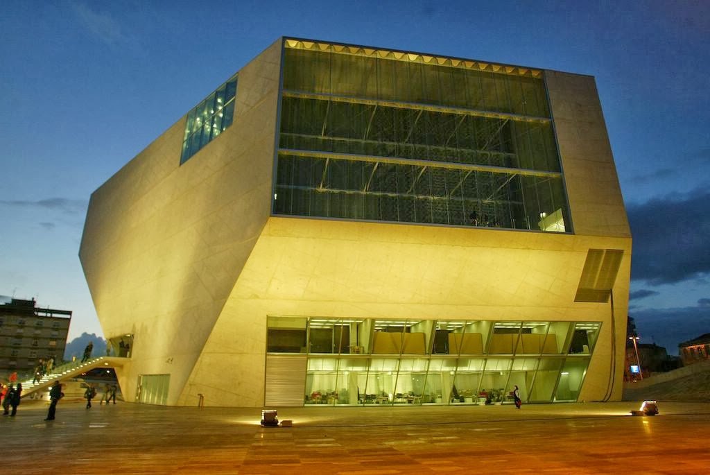 Casa da Música em Porto iluminada de noite