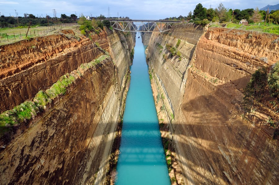 Canal de Corinto na Grécia visto de cima