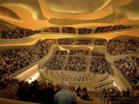 Pessoas na Cidade da Música em Paris