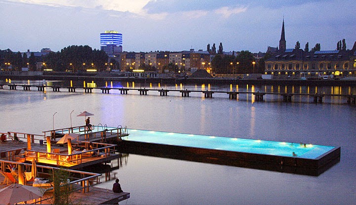 Strandbar Badeschiff Berlim