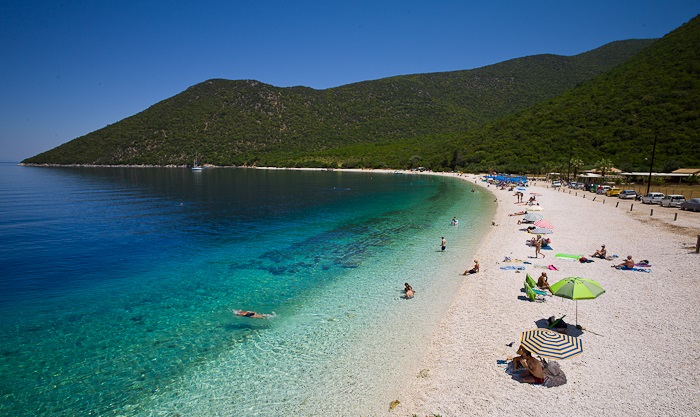 Praia Antisamos na ilha de Cefalônia