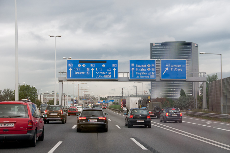 Carros em estrada