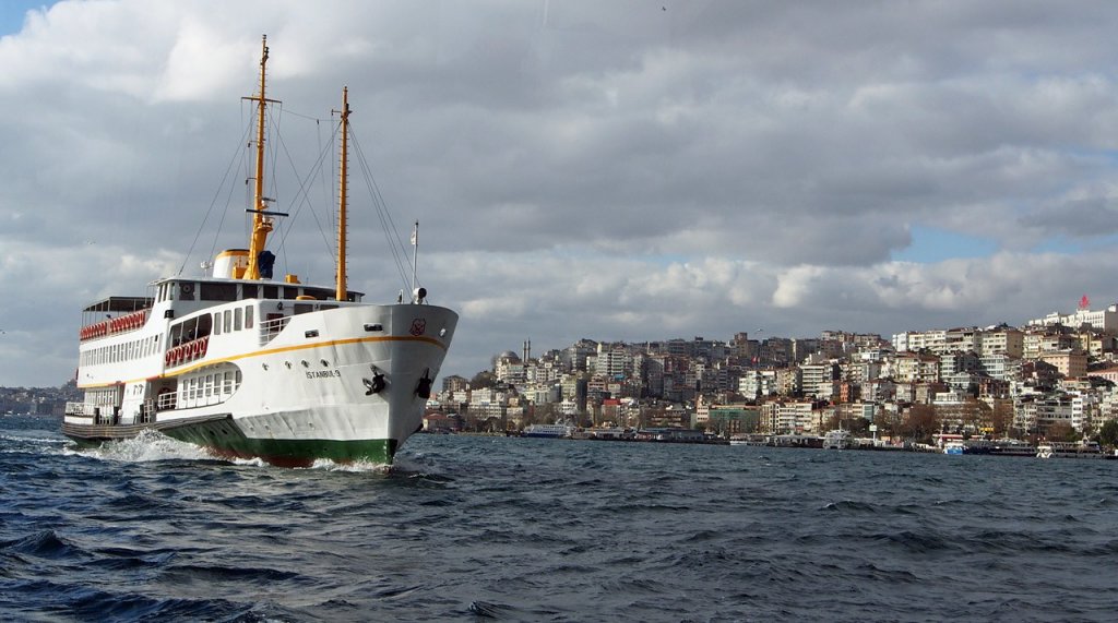 Passeio de barco pelo Bósforo com as crianças