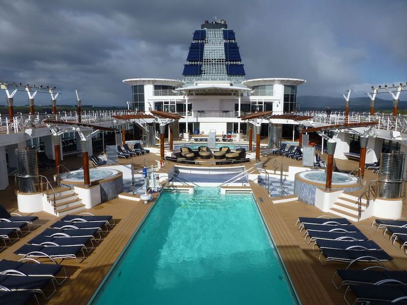 Piscina do Celebrity Infinity