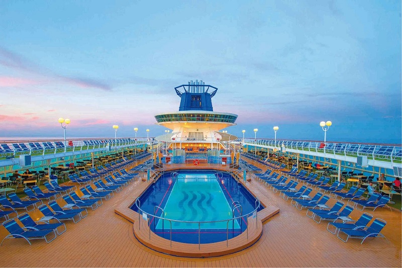 Piscina do Sovereign Pullmantur